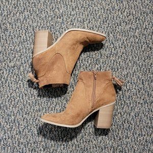 Universal Thread Women's Brown Suede Clare Tassel Heeled Bootie Size 8.5